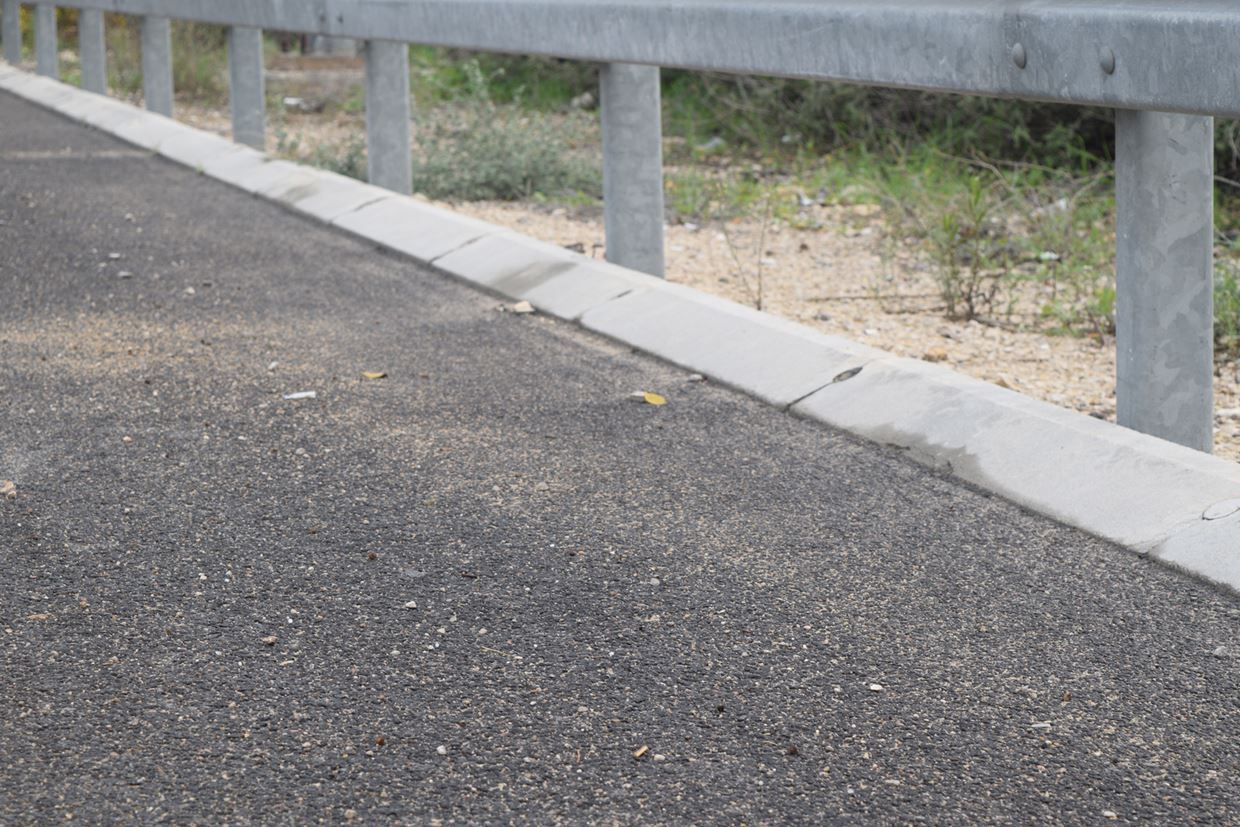 אבן שפה מנקזת